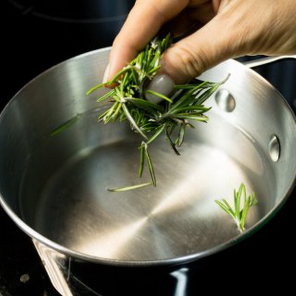 Agua de romero para el cabello. Receta casera para el pelo.Manualidades